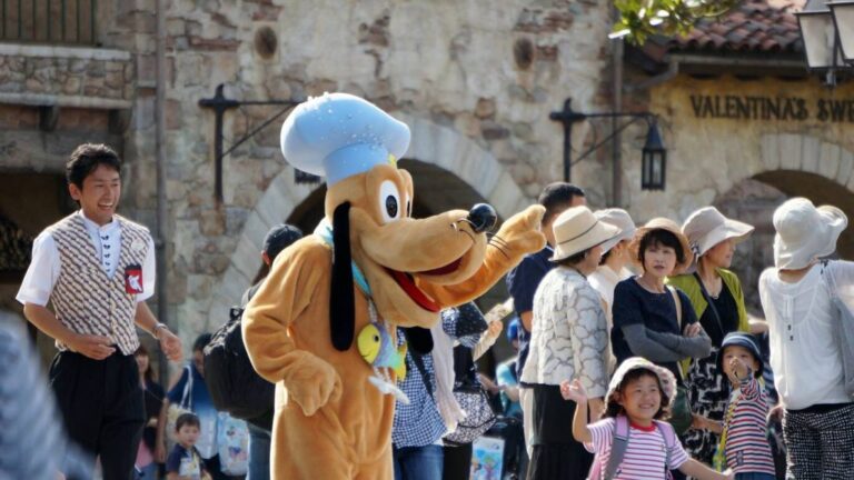 Paket Open Trip November Autumn 5 hari 4 Malam ” Tokyo Theme Park Disneyland”
