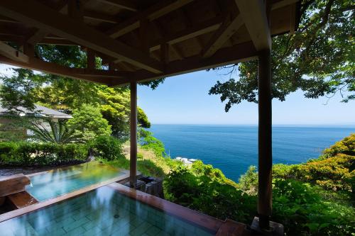 Rekomendasi Menginap di Hotel Kissho Caren Izu Nikmati Onsen Outdoor dengan Pemandangan Sakura dan Laut