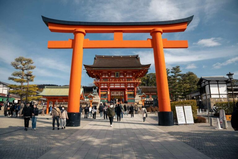 Rekomendasi Itinerary Day Trip di Kyoto Kunjungi Tempat Ikonik Seperti Fushimi Inari dan Kinkaku-ji