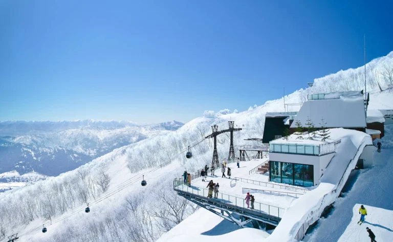 Rekomendasi Liburan Musim Dingin ke Tomamu Ski Resort, Surga Salju di Hokkaido