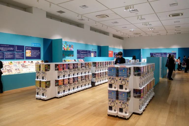 Japan’s Largest Gacha Gacha Exhibit 2026: Roppongi Museum Hadirkan 400+ Series & 200 Mesin
