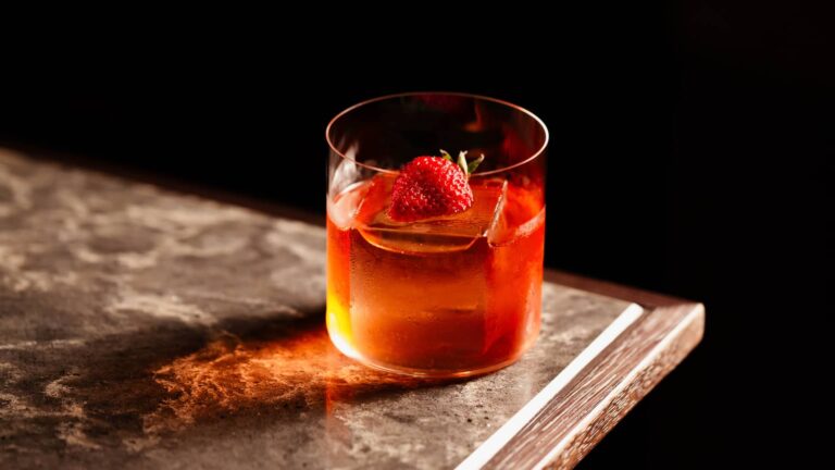 Rekomendasi 5 Cocktail Bar Terbaik di Osaka 2026