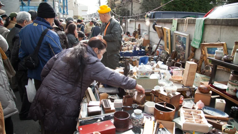10 Pasar Mingguan Terbaik di Tokyo — Surga Berburu Barang Antik, Vintage, dan Produk Lokal!